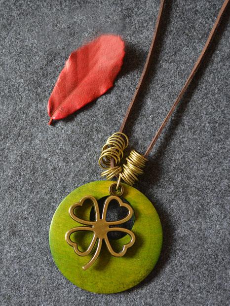 Vintage Wood Four Leaf Clover Necklace by migunica