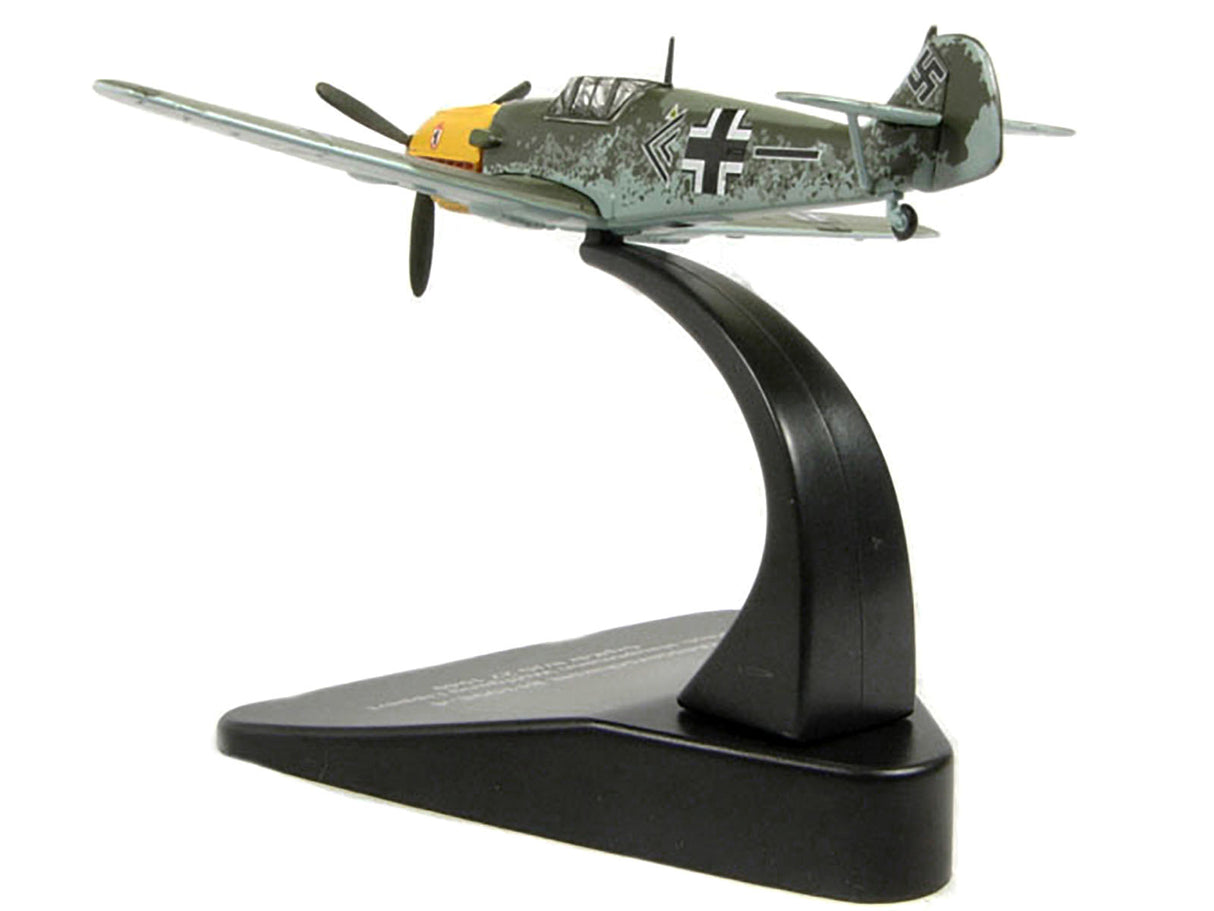 Messerschmitt Bf 109E-4 Fighter Plane Pilot: Hauptmann Wolfgang Lippert GrpKdr II/JG 27 (1940) "Oxford Aviation" Series 1/72 Diecast Model Airplane by Oxford Diecast