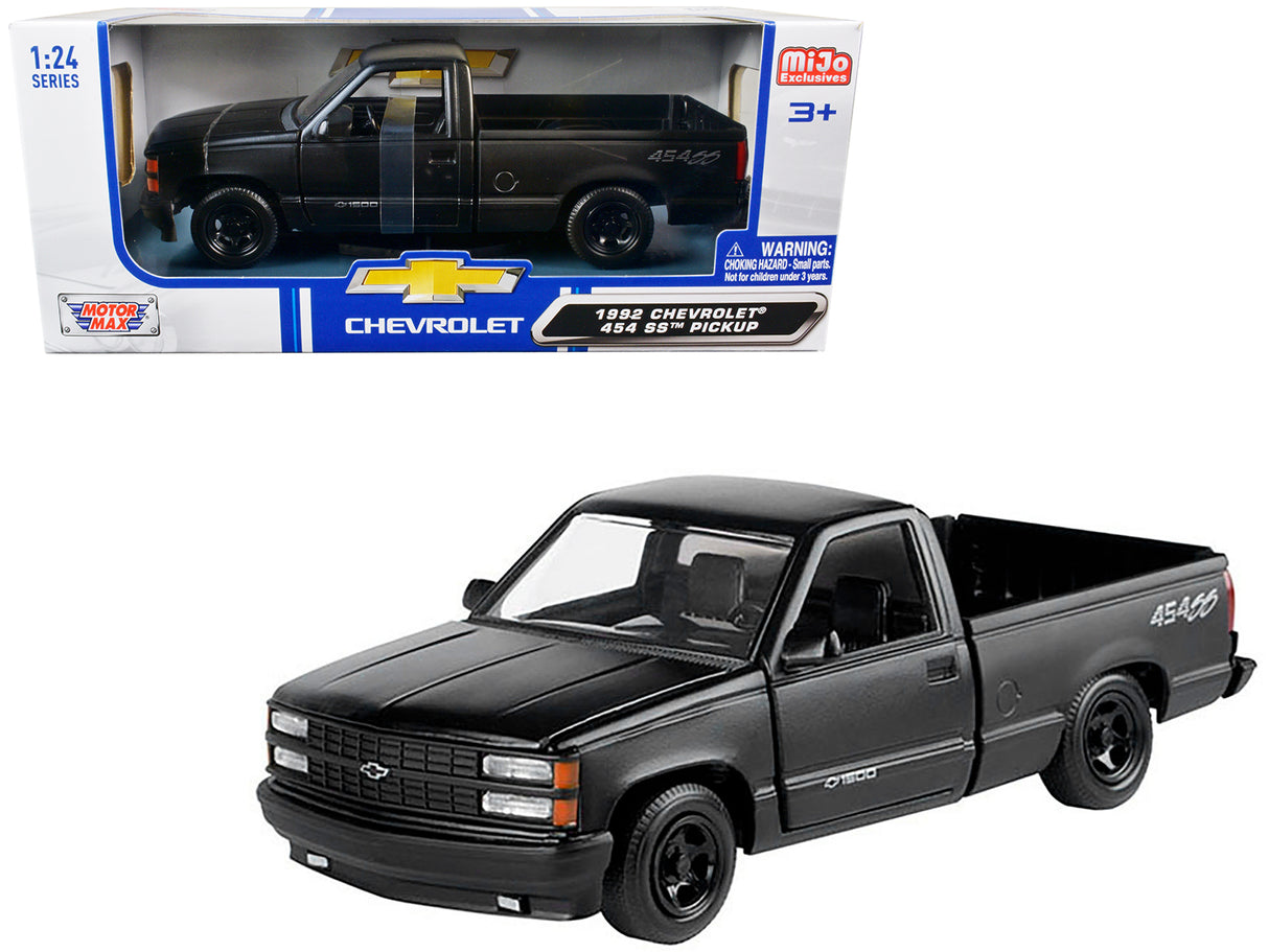 1992 Chevrolet 454 SS Pickup Truck Matt Black 1/24 Diecast Model Car by Motormax