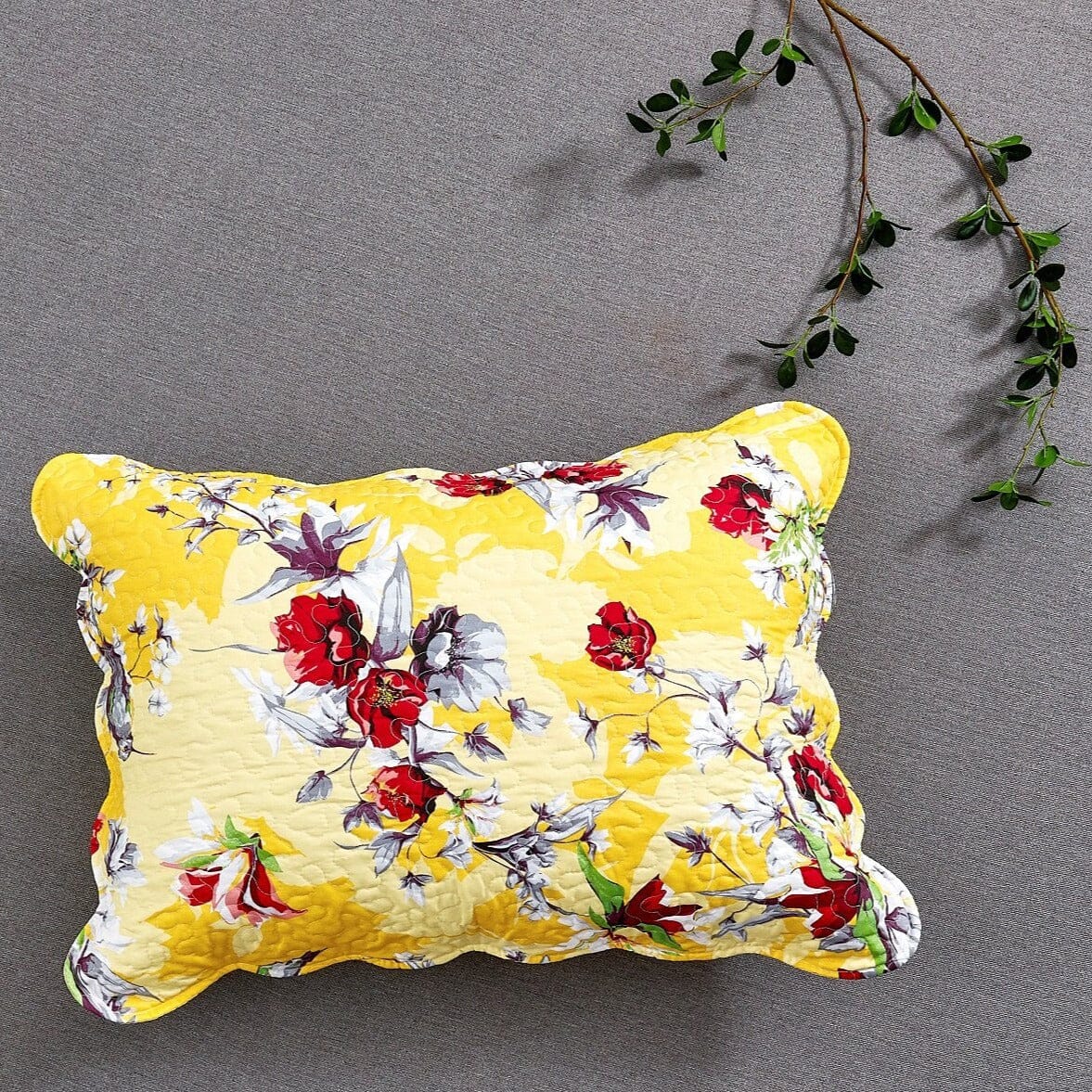 DaDa Bedding Sunshine Yellow Hummingbirds Floral Scalloped Pillow Sham 1-Piece (JHW-925) by DaDa Bedding Collection