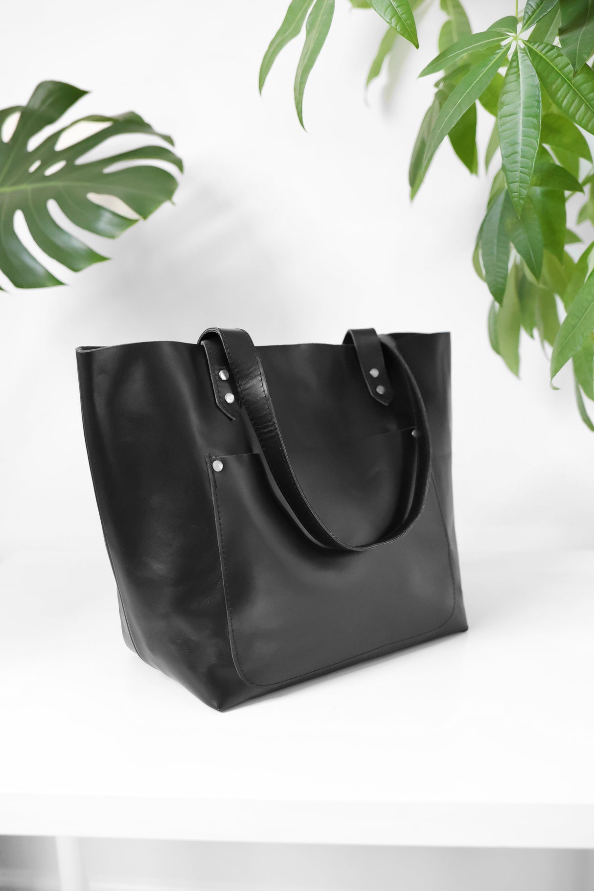 Atlas Market Tote Noir by Jubilee Trading Company