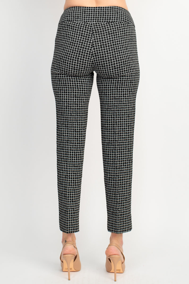 Zac & Rachel Black White Irregular Mini Square Print Fitted Pants by Curated Brands