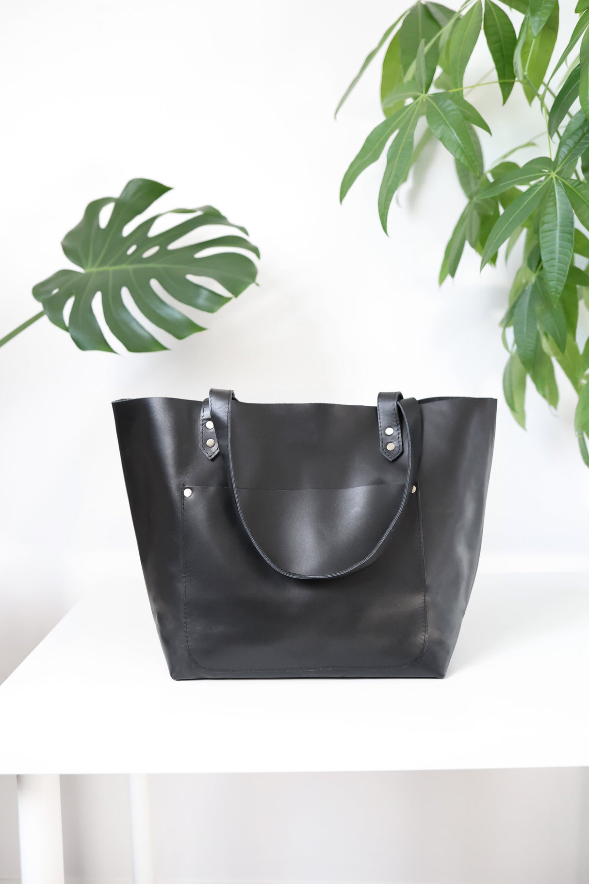 Atlas Market Tote Noir by Jubilee Trading Company