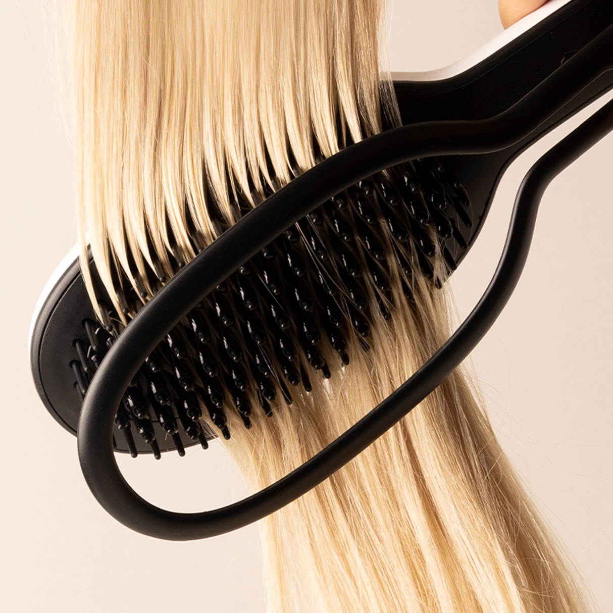 Glossie Ceramic Hair Straightening Brush by InStyler