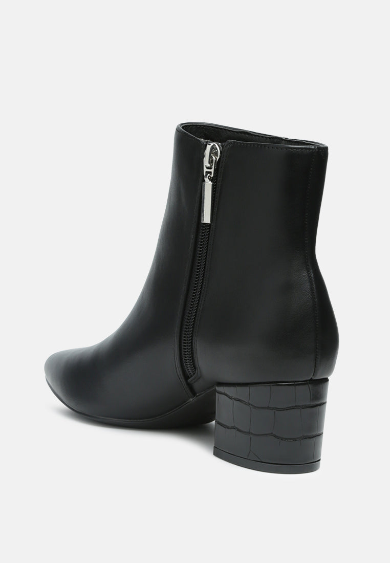 thalia black sleek boots by London Rag