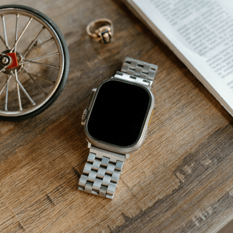 METAL Apple Watch Strap - Silver by Bullstrap - Vysn